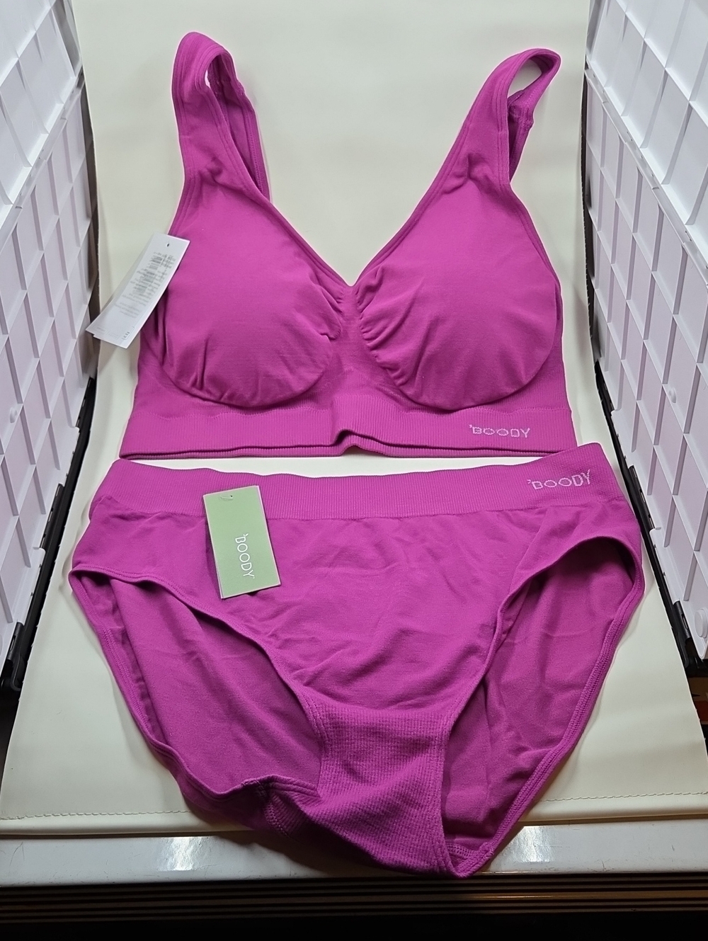 NWT BOODY Seamfree Padded Bra + Full Brief, L, Limited Edition Fuchsia